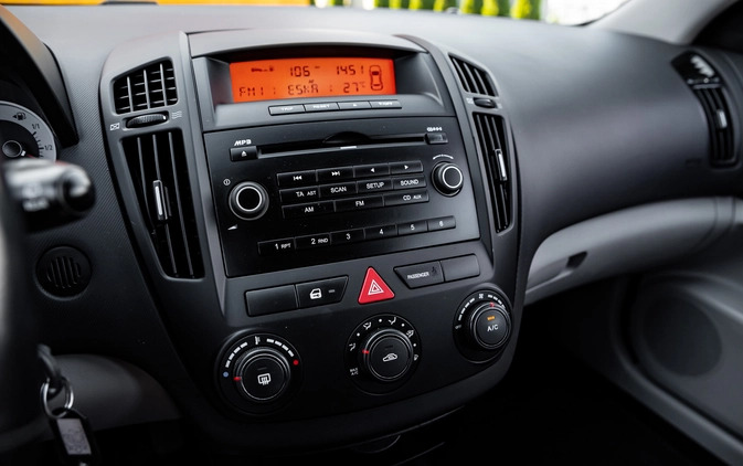 Kia Ceed cena 17900 przebieg: 162000, rok produkcji 2008 z Radom małe 529
